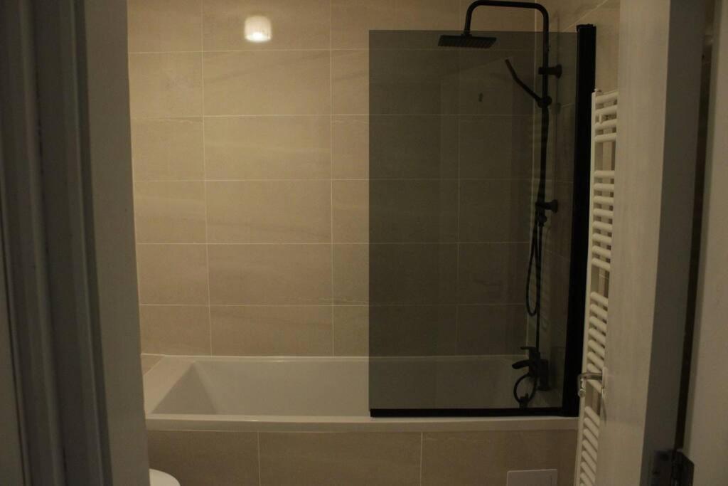 2 Bedroom Central London Apartment Modern And Stylish エクステリア 写真